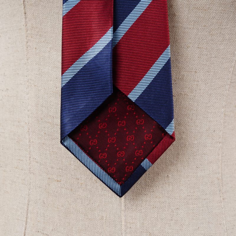 Gucci Tie L'aveugle Par Amour 100% Silk Red & Blue